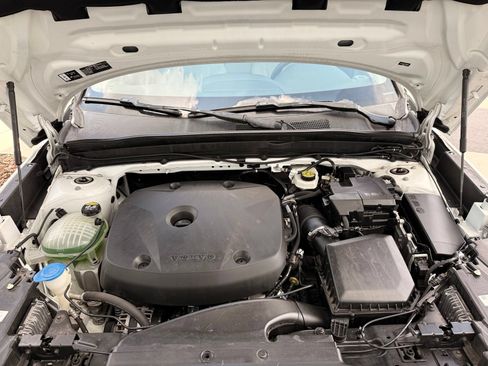 Used 2020 Volvo XC40 T4 Momentum w/ Protection Package FWD image 37
