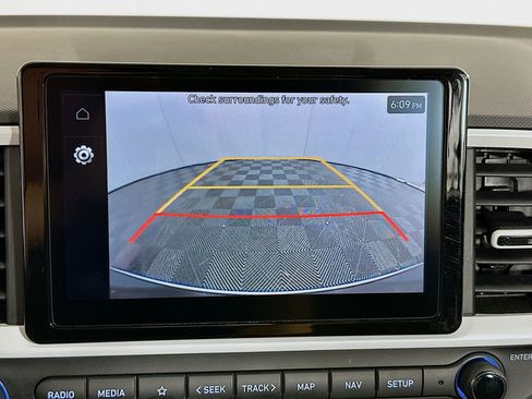 Used 2025 Hyundai Venue Limited image 23