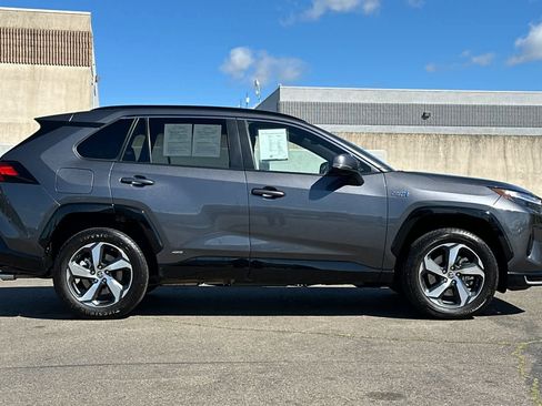 Used 2023 Toyota RAV4 SE image 6