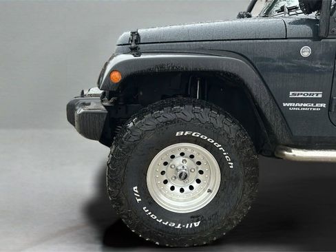 Used 2017 Jeep Wrangler Unlimited Sport AWD/4WD image 9