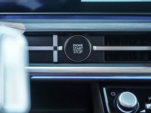 Used 2025 Hyundai Santa Fe Limited image 30