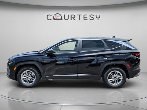 New 2026 Hyundai Tucson SE FWD image 2