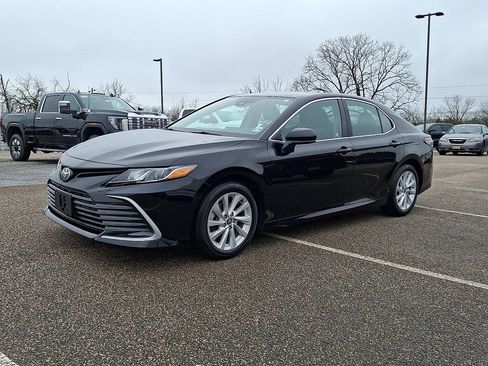 Used 2021 Toyota Camry LE FWD image 6