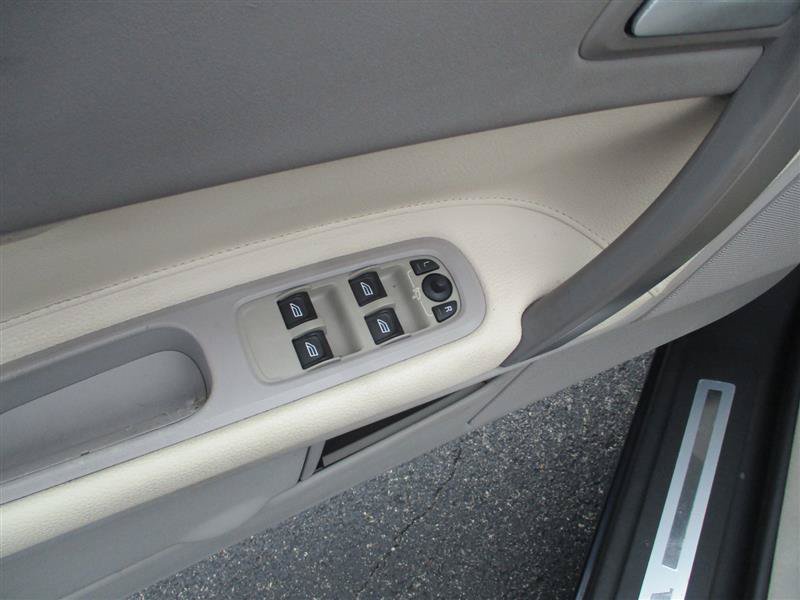 Used 2009 Volvo C70 T5 FWD image 13