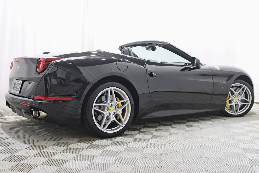 Used 2016 Ferrari California T RWD image 9