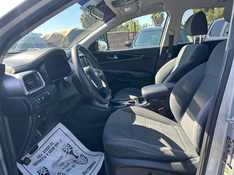 Used 2019 Kia Sorento AWD V6 image 19