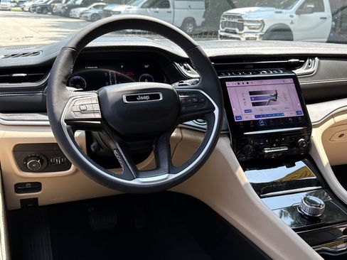 Used 2023 Jeep Grand Cherokee Limited w/ Luxury Tech Group II RWD image 22