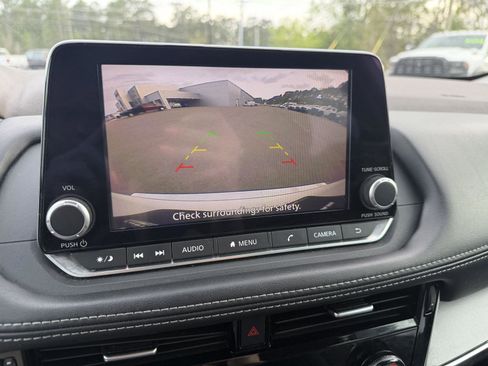 Used 2022 Nissan Rogue SV FWD image 13