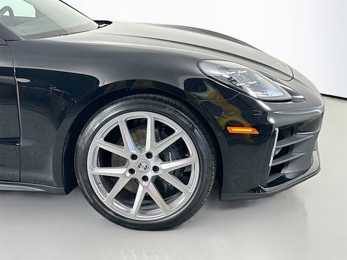 Certified 2025 Porsche Panamera 4 image 14
