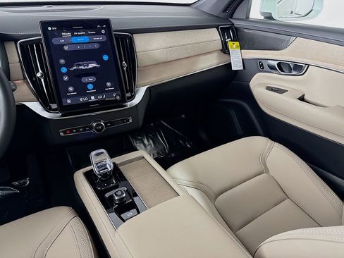 New 2026 Volvo XC90 B6 Plus w/ Protection Package Premier image 23