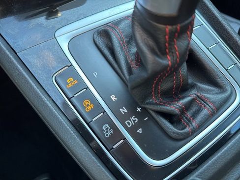 Used 2020 Volkswagen GTI SE image 27