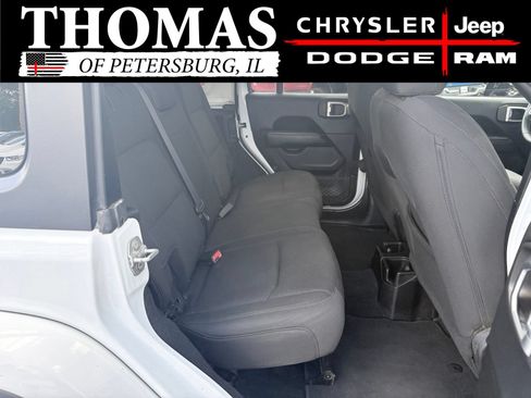 Used 2019 Jeep Wrangler Unlimited Sahara AWD/4WD image 9