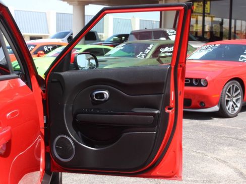 Used 2018 Kia Soul + w/ Audio Package FWD image 8