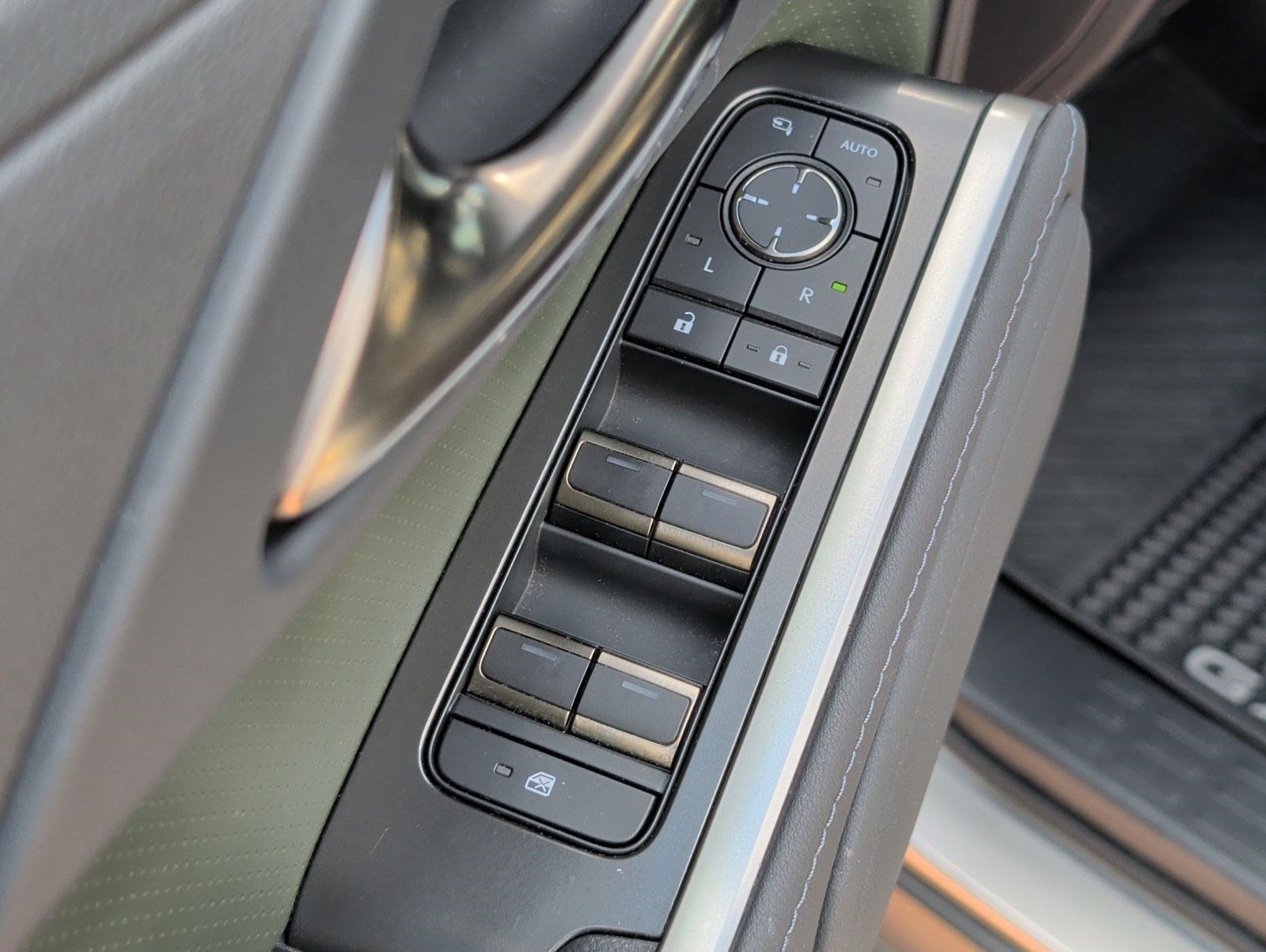 Used 2025 Lexus GX 550 AWD/4WD image 9