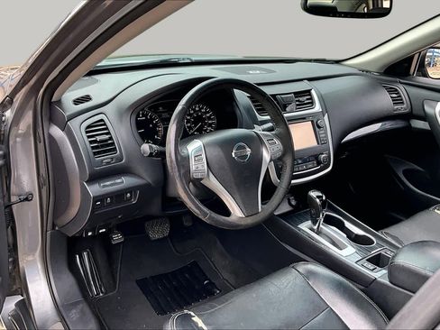 Used 2017 Nissan Altima 2.5 SL w/ 2.5 Technology Package FWD image 17