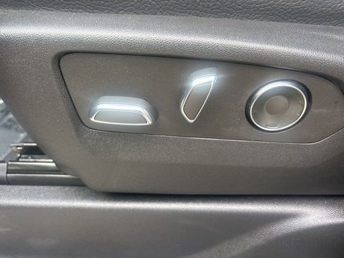 Used 2024 GMC Yukon XL Denali image 7