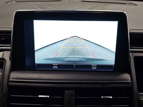 Used 2024 GMC Yukon XL SLE image 26