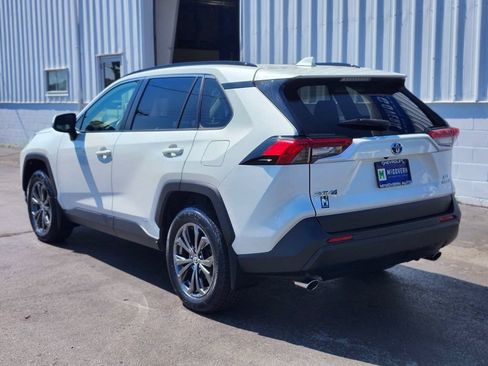 Used 2022 Toyota RAV4 XLE Premium AWD/4WD image 3