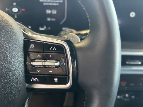 Used 2025 Kia Sorento SX Prestige image 25