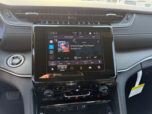 New 2025 Jeep Grand Cherokee Altitude image 18