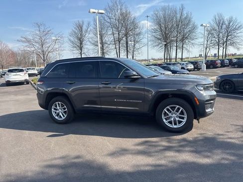Used 2024 Jeep Grand Cherokee Laredo X w/ Luxury Tech Group I image 8