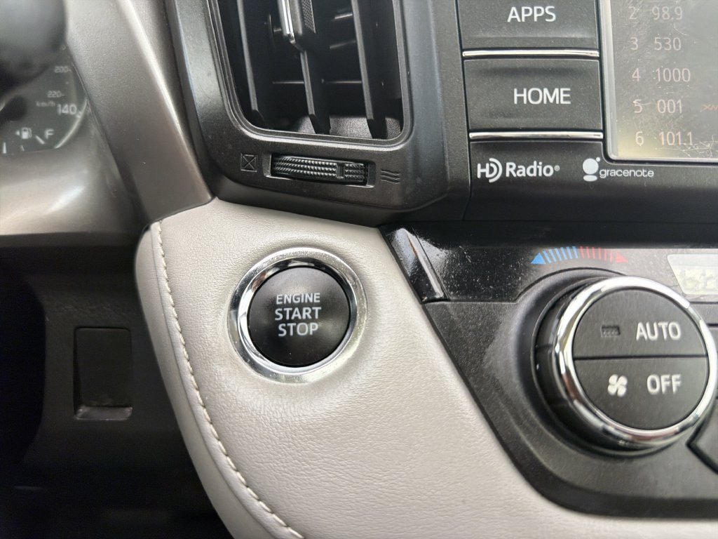Used 2018 Toyota RAV4 XLE FWD image 28