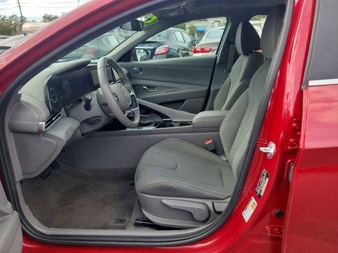 Used 2025 Hyundai Elantra SEL image 18