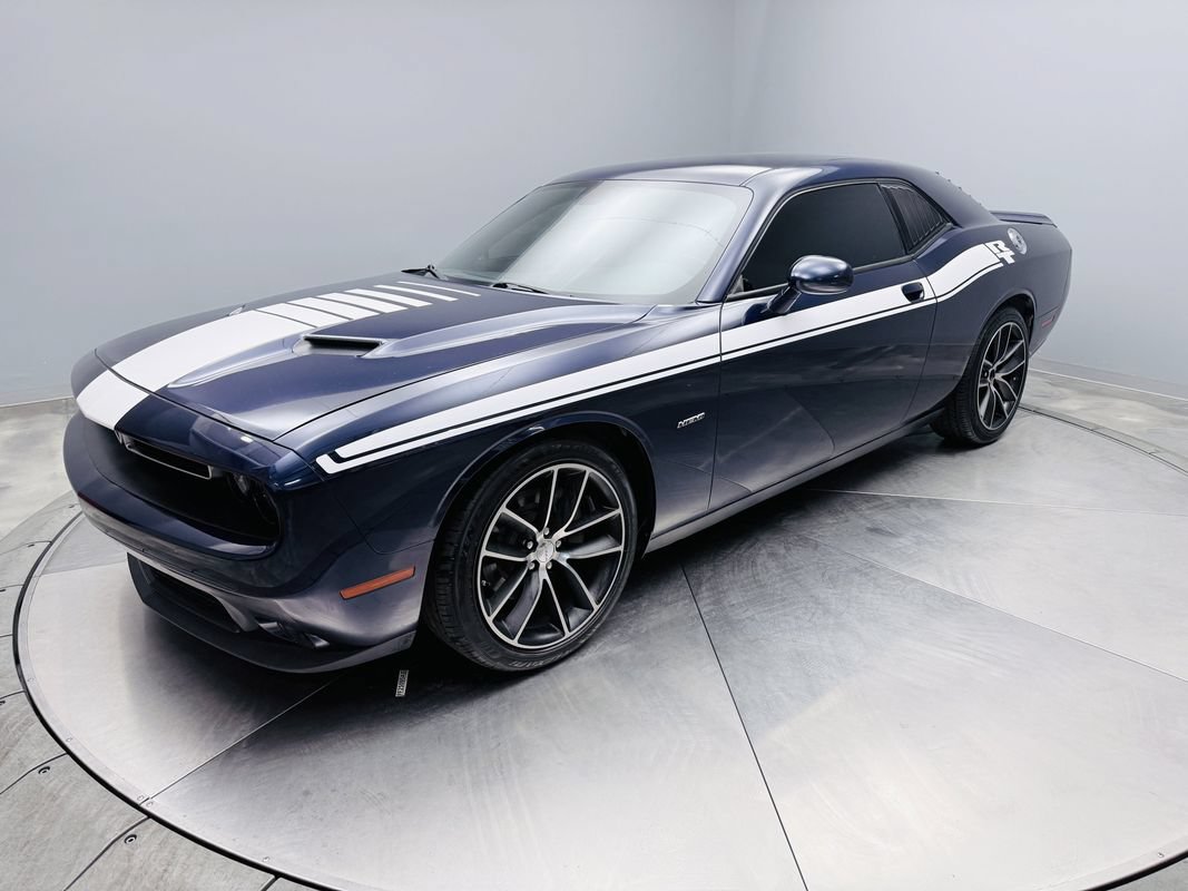 Used 2017 Dodge Challenger R/T RWD image 1