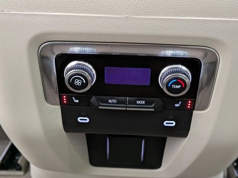 Used 2022 GMC Yukon XL Denali AWD/4WD image 17