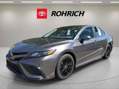 Used 2024 Toyota Camry SE FWD image 1