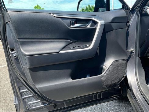 Used 2025 Toyota RAV4 XLE AWD/4WD image 21