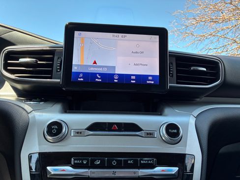 Used 2021 Ford Explorer XLT w/ Equipment Group 202A image 12