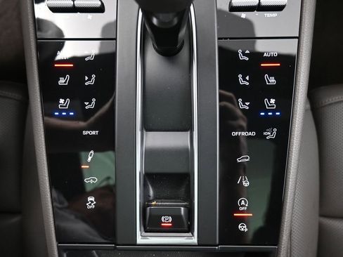 Used 2022 Porsche Macan AWD/4WD image 18