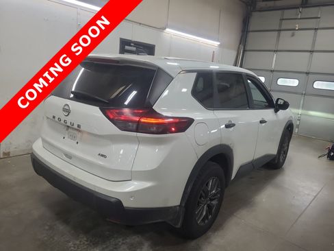 Used 2025 Nissan Rogue S AWD/4WD image 5