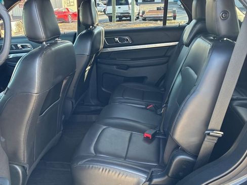 Used 2019 Ford Explorer XLT w/ Equipment Group 202A image 14