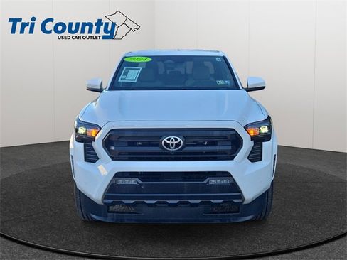 Certified 2024 Toyota Tacoma SR5 image 2