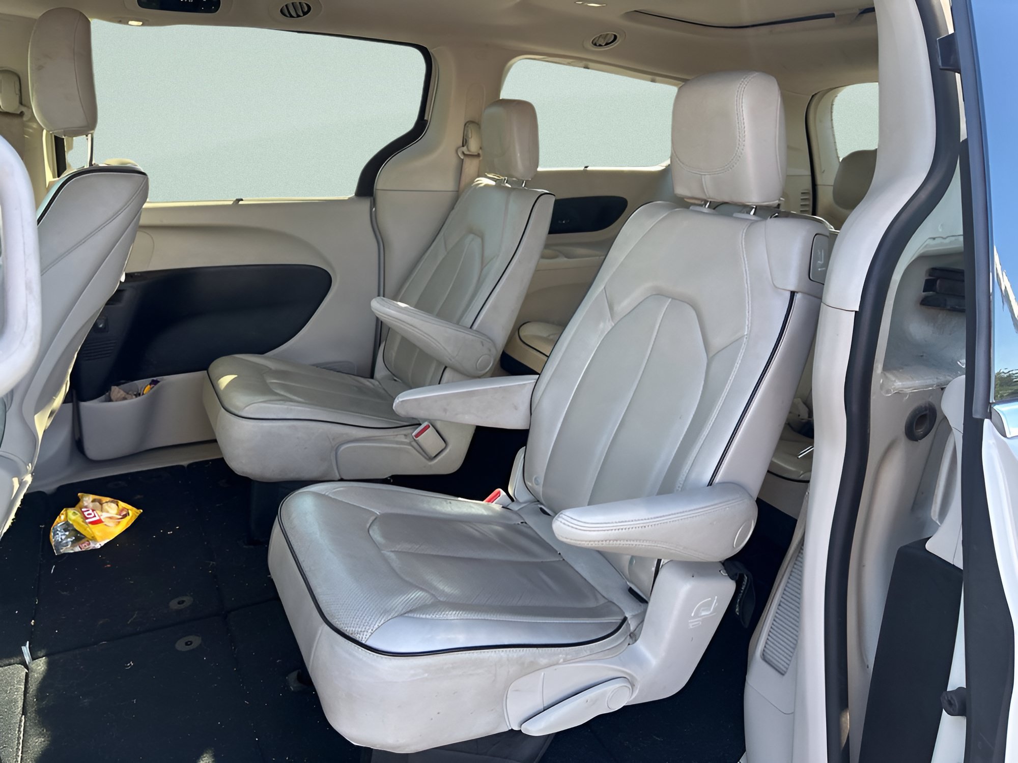 Used 2021 Chrysler Pacifica Limited w/ Uconnect Theater Family Group AWD/4WD image 17