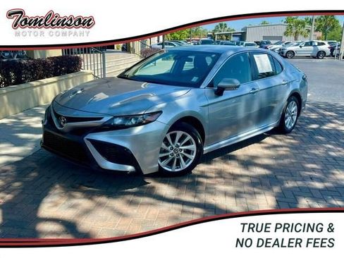 Used 2023 Toyota Camry SE image 1