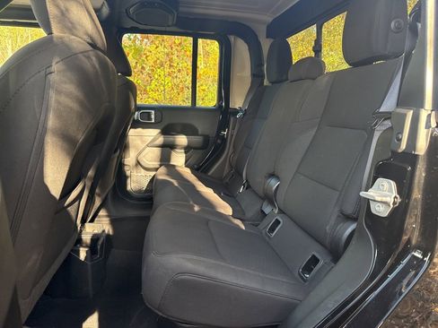 Used 2023 Jeep Gladiator Overland image 39