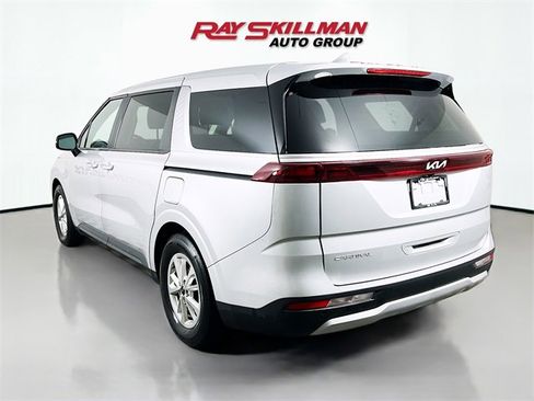 Used 2023 Kia Carnival LX image 5