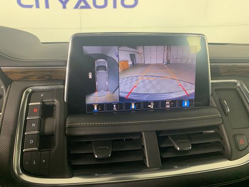 Used 2021 Chevrolet Suburban Premier w/ Premium Package image 28