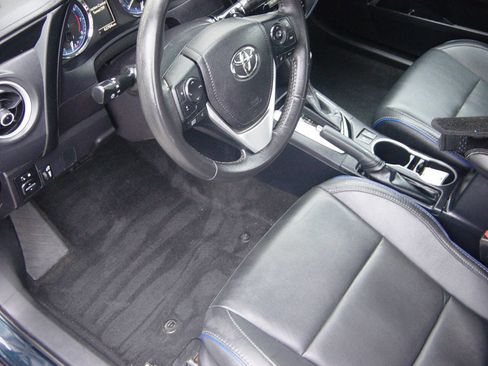 Used 2017 Toyota Corolla XSE image 7