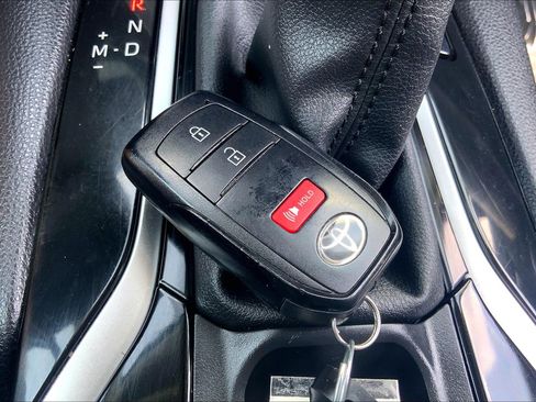 Used 2025 Toyota Corolla Cross XLE AWD/4WD image 14