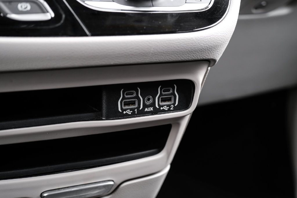 Used 2024 Chrysler Pacifica Touring-L FWD image 36