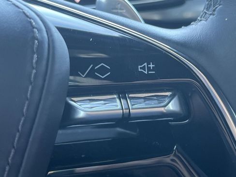 Used 2025 Cadillac Escalade Sport Platinum image 39