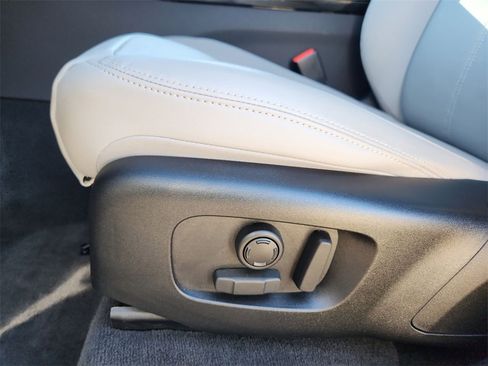 Used 2026 Land Rover Range Rover Velar Dynamic SE image 11