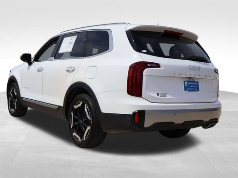 Used 2025 Kia Telluride S FWD image 3