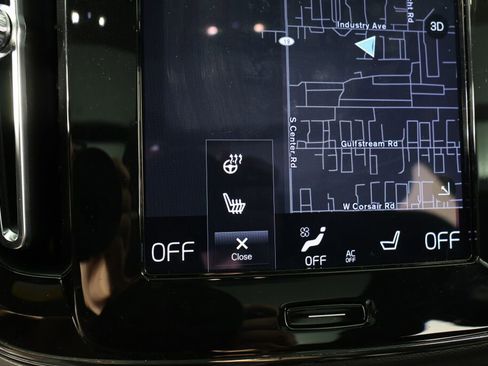 Used 2022 Volvo XC40 T5 R-Design image 37