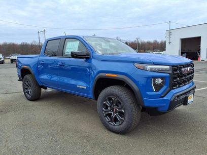 New 2025 GMC Canyon Elevation w/ Convenience Package
