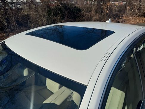 Used 2014 Mercedes-Benz E 350 4MATIC Sedan image 15